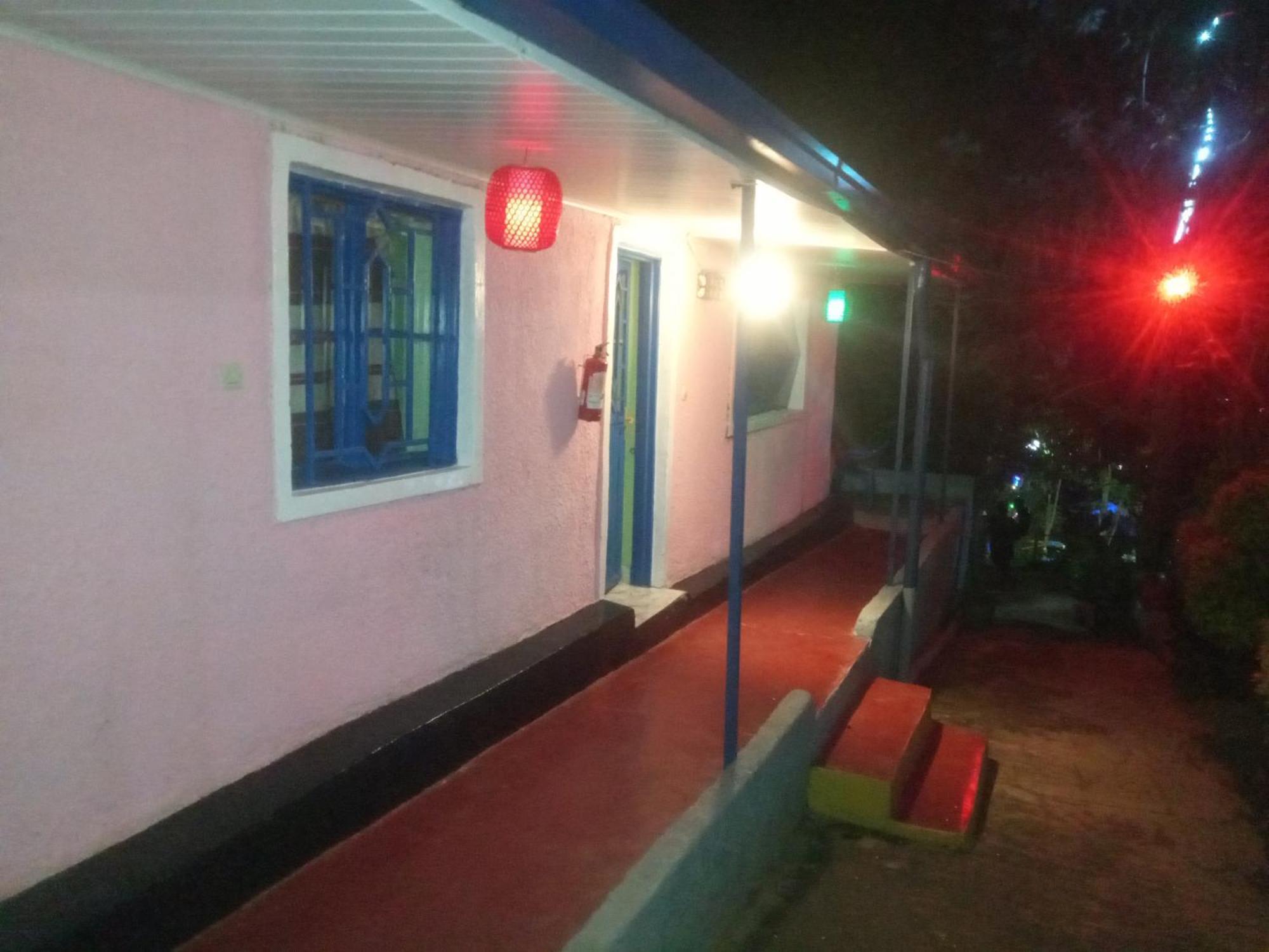 Colours Club And Spa Kigali Exterior photo