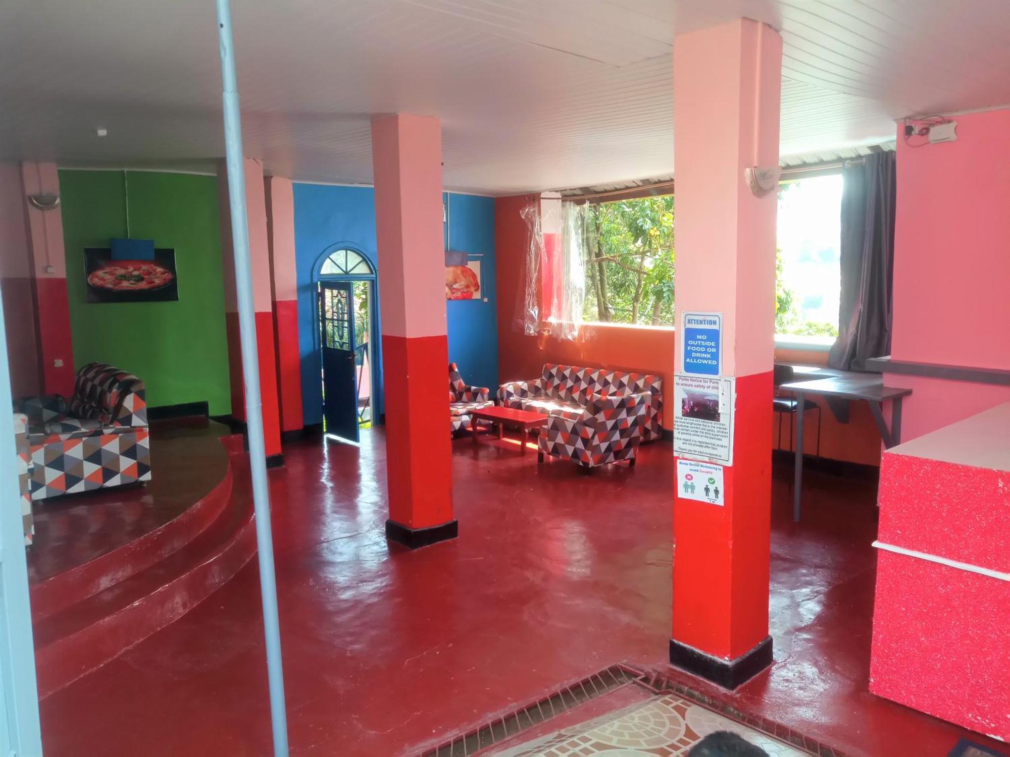 Colours Club And Spa Kigali Exterior photo